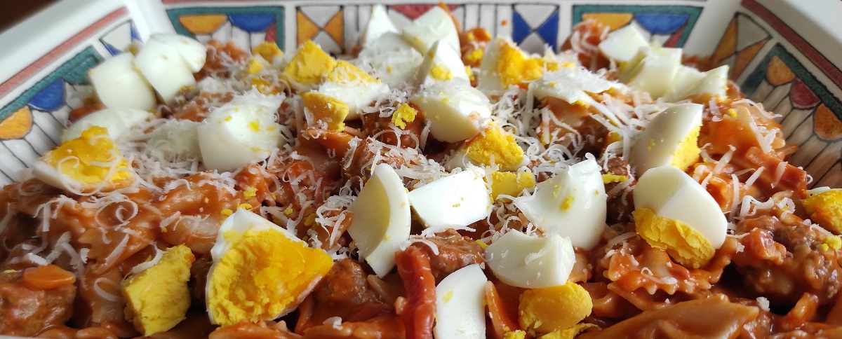 Pasta pasticciata con uova sode